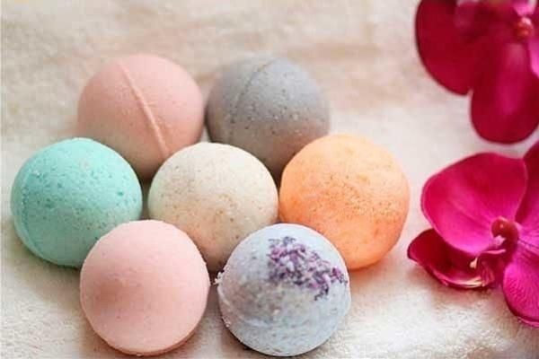 chistyashhie i aromatizirujushhie bombochki dlya unitaza