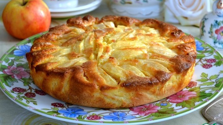 ochen prostoj i bystryj italyanskij recept derevenskogo piroga s yablokami
