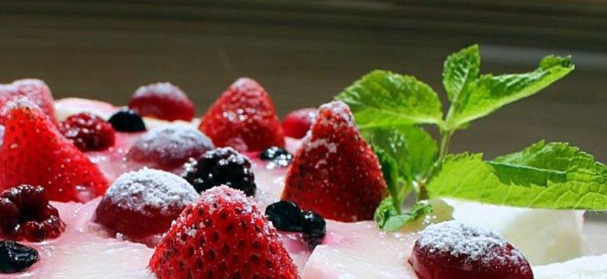 sufle tvorozhnoe s yagodami